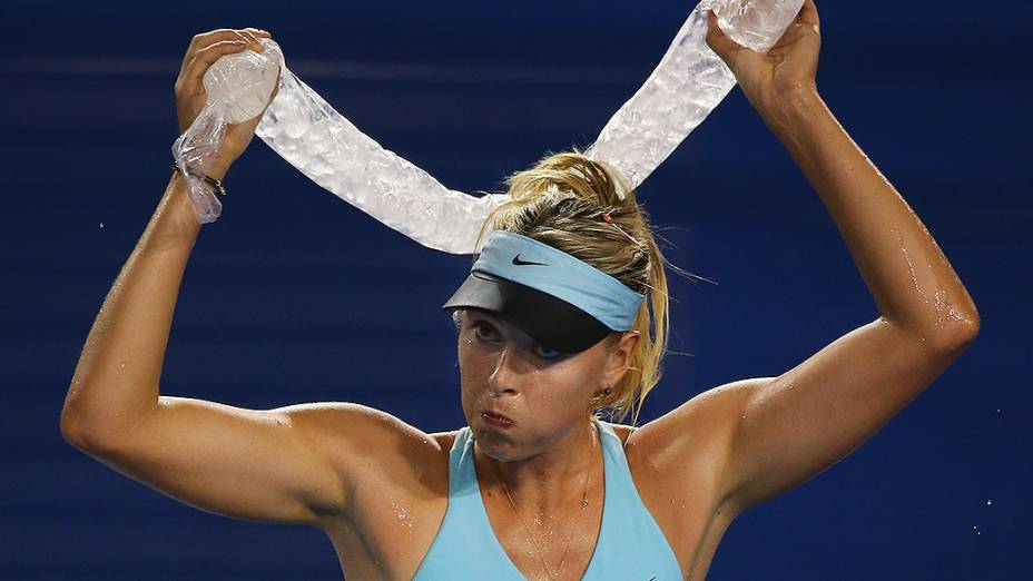 A russa Maria Sharapova: compressa de gelo para se refrescar