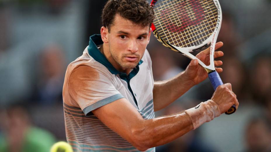 O tenista búlgaro Grigor Dimitrov derrotou o sérvio Novak Djokovic no Masters 1000 de Madri