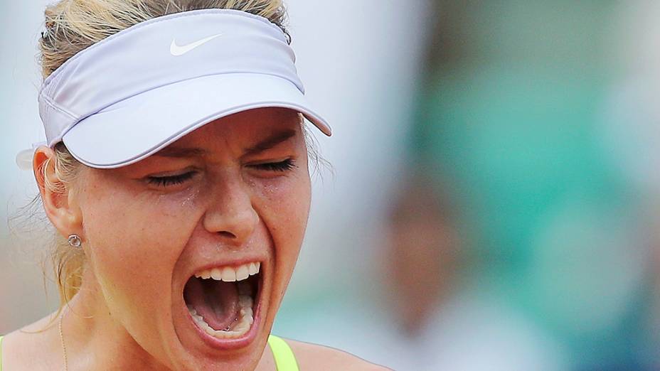 Maria Sharapova vence Victoria Azarenka e avança para a final do Aberto da França em Roland Garros