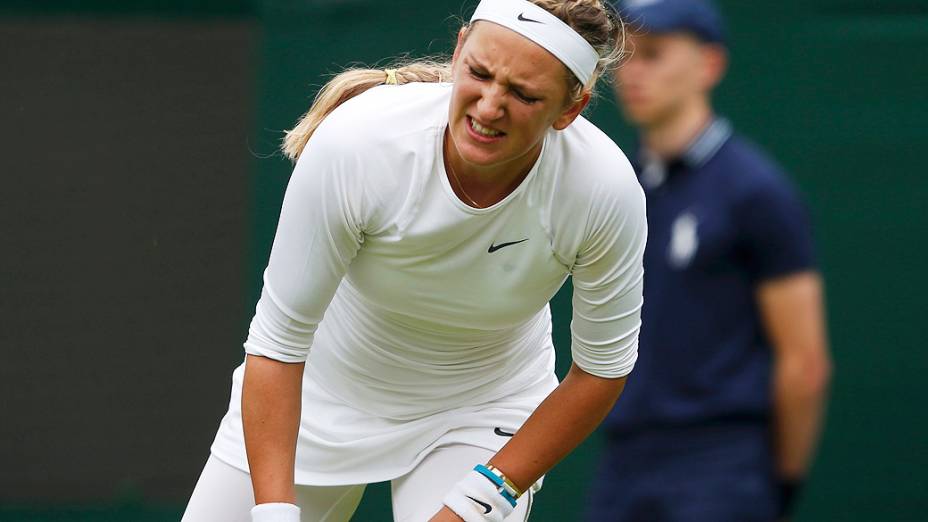 Victoria Azarenka sente lesão durante partida contra a portuguesa Maria João Koehler, válida pelo torneio de Wimbledon, em Londres