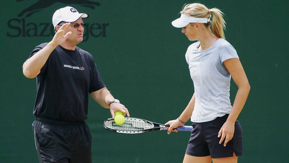 Maria Sharapova e o pai Yuri, treinando em 2007
