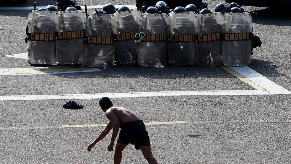 Polícia do Rio treina com o FBI para atuar em situações de confronto na Copa