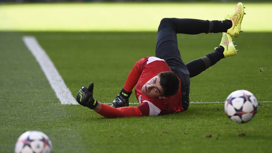 O goleiro do Atlético de Madri, Thibaut Courtois, é fotografado durante o último treino do time antes da final da Liga dos Campeões, que será disputada contra o Real Madrid em Portugal