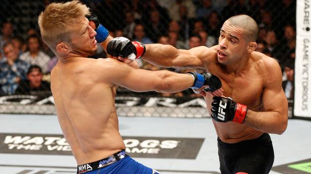 UFC 173 -  Com a derrota de Renan Barão o Brasil fica apenas com o cinturão da categoria peso-pena que pertence a José Aldo