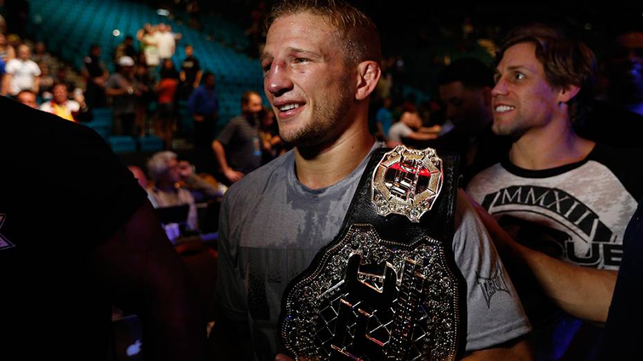 UFC 173 - Americano TJ Dillashaw vence o brasileiro Renan Barão e conquista o cinturão dos galos