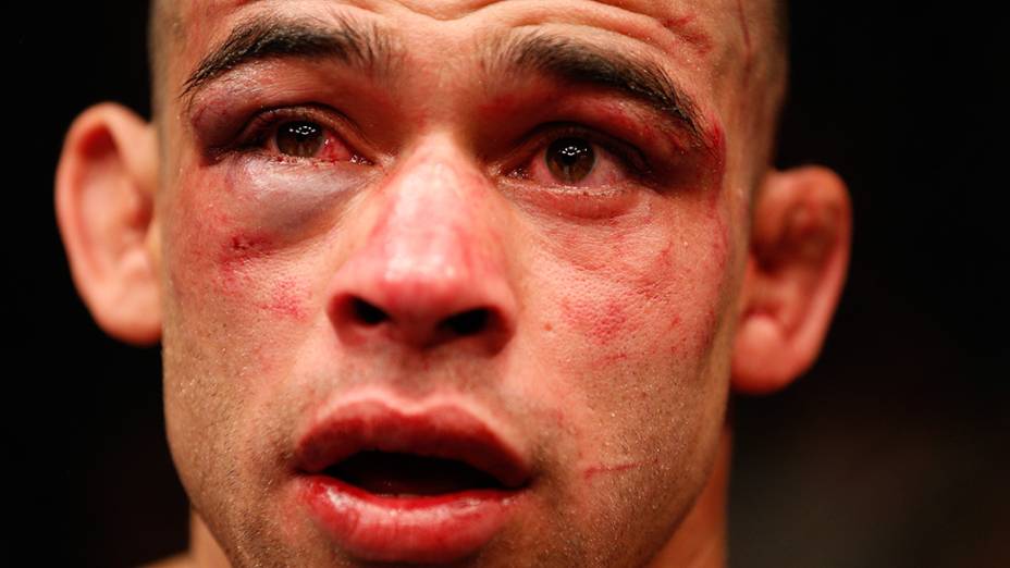 UFC 173 -  Com a derrota de Renan Barão o Brasil fica apenas com o cinturão da categoria peso-pena que pertence a José Aldo