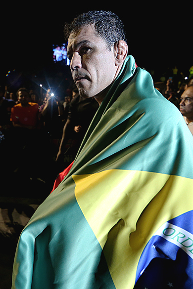 Rodrigo Minotauro, nocauteado no primeiro round por Roy Nelson, no UFC Fight Night em Abu Dhabi