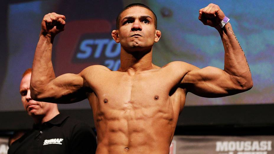 Brasileiro Diego Brandão participa da pesagem para a luta contra o americano Pablo Garza pelo UFC Suécia, em Estocolmo