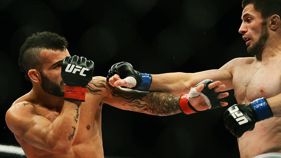 O brasileiro John Lineker vence o americano Azamat Gashimov no UFC Jaraguá