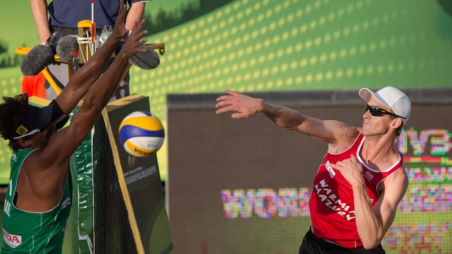 Ricardo e Álvaro Filho ficaram com a medalha de prata no Mundial de Vôlei de Praia. Neste domingo, a dupla brasileira foi derrotada na decisão pelos holandeses Brouwer e Meeuwsen na cidade de Stare Jablonki, na Polônia