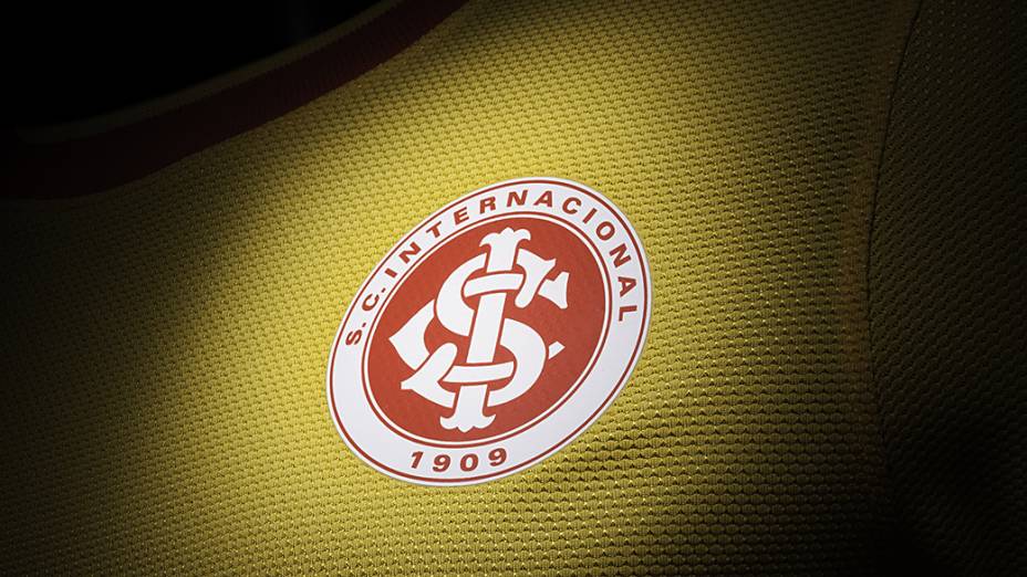 Camisa amarela do Internacional em homenagem à seleção brasileira