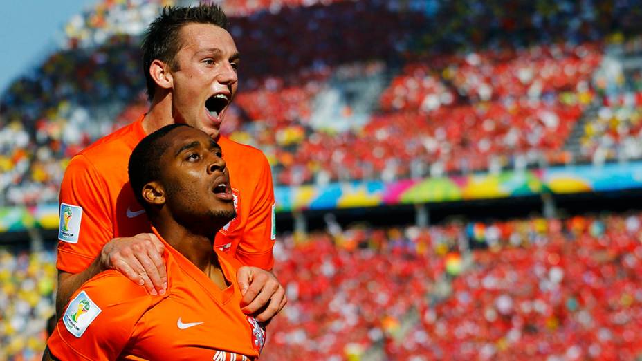 Jogadores da Holanda comemoram gol contra o Chile no Itaquerão, em São Paulo