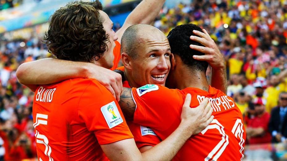 Jogadores da Holanda comemoram gol contra o Chile no Itaquerão, em São Paulo