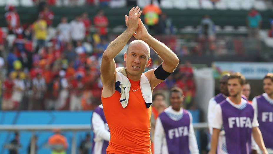 Arjen Robben comemora a vitória da Holanda sobre o Chile no Itaquerão, em São Paulo