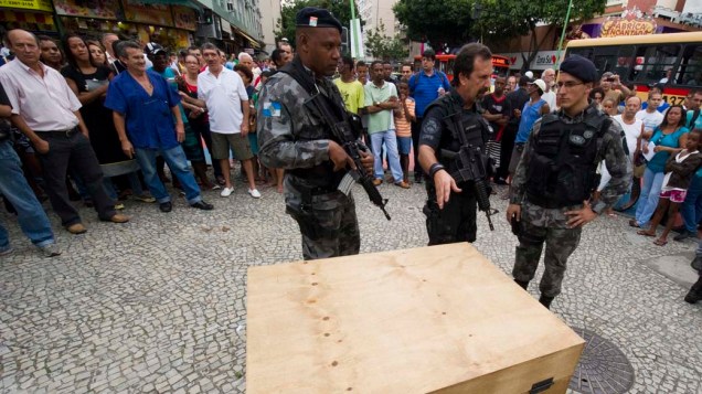 Na quarta-feira, dia 24 de novembro, o esquadrão antibomba foi acionado após uma caixa suspeita ser encontrada na Praça General Osório em Ipanema, no Rio de Janeiro