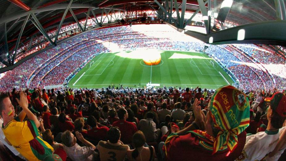 O Estádio da Luz, em Lisboa, na final da Eurocopa de 2004, entre Portugal e Grécia