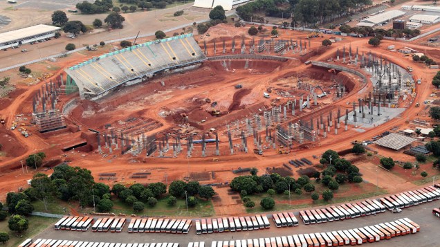 Reconstrução do estádio Mané Garrincha, em Brasília: só 15% aprovam uso do dinheiro público em estádios