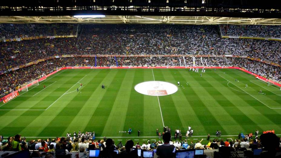 Estádio Mestalla em Valência, momentos antes da final da Copa do Rei entre Barcelona e Real Madrid