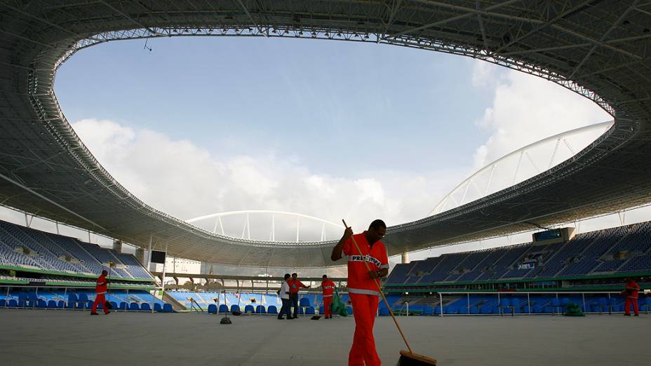 Estádio do Engenhão é interditado por problemas estruturais