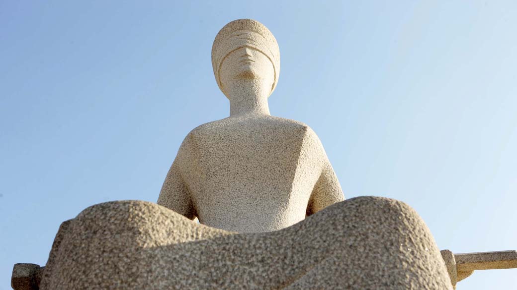 Monumento em frente ao STF