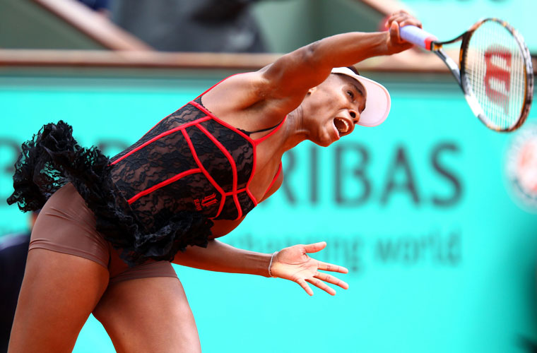 Esta semana, em Roland Garros, a tenista Venus Williams usou modelo ousado, que imita lingerie.