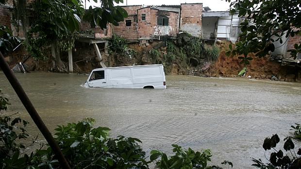 Estragos causados pela chuva em Duque de Caxias, na Baixada Fluminense