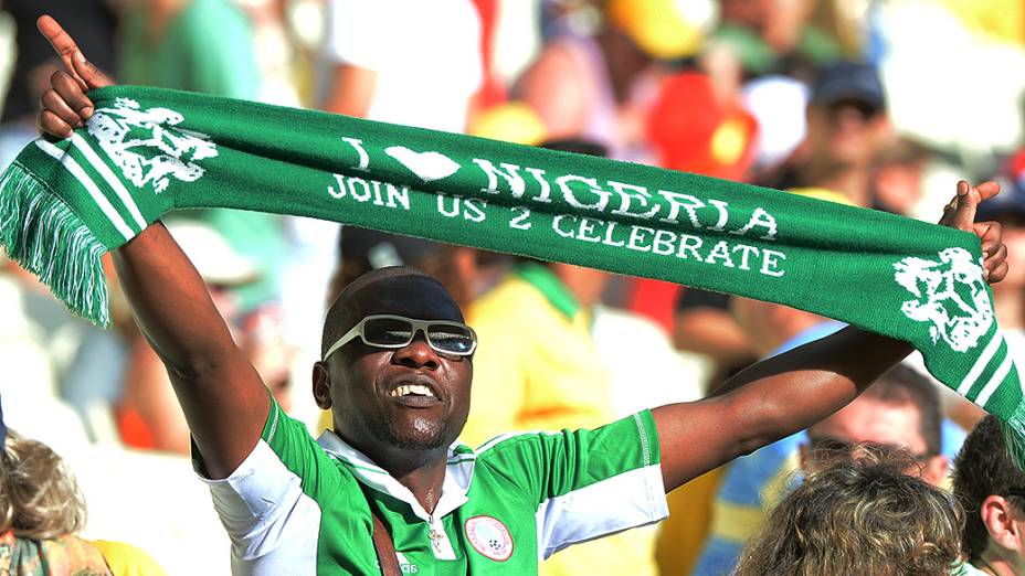 Torcida da Nigéria, no jogo contra a Espanha, pela Copa das Confederações, em Fortaleza