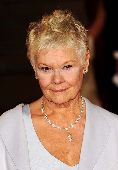 Dame Judi Dench no tapete vermelho durante estreia mundial do filme "007 - Skyfall" em Londres