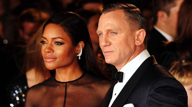 Daniel Craig e Naomie Harris no tapete vermelho durante estreia mundial do filme "007 - Skyfall" em Londres