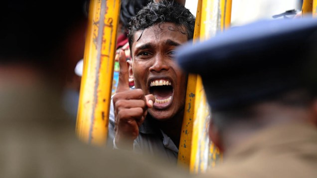 Protesto de estudantes da Universidade Sri Jayawardenepura pedindo que o vice-reitor N.L.A Karunaratne seja retirado do cargo em Colombo, Sri Lanka