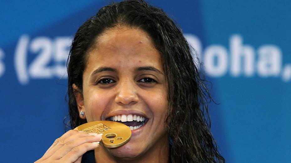 Etiene Medeiros conquistou a medalha de ouro nos 50 metros costas, com direito a recorde no Mundial de Piscina Curta, em Doha, no Catar