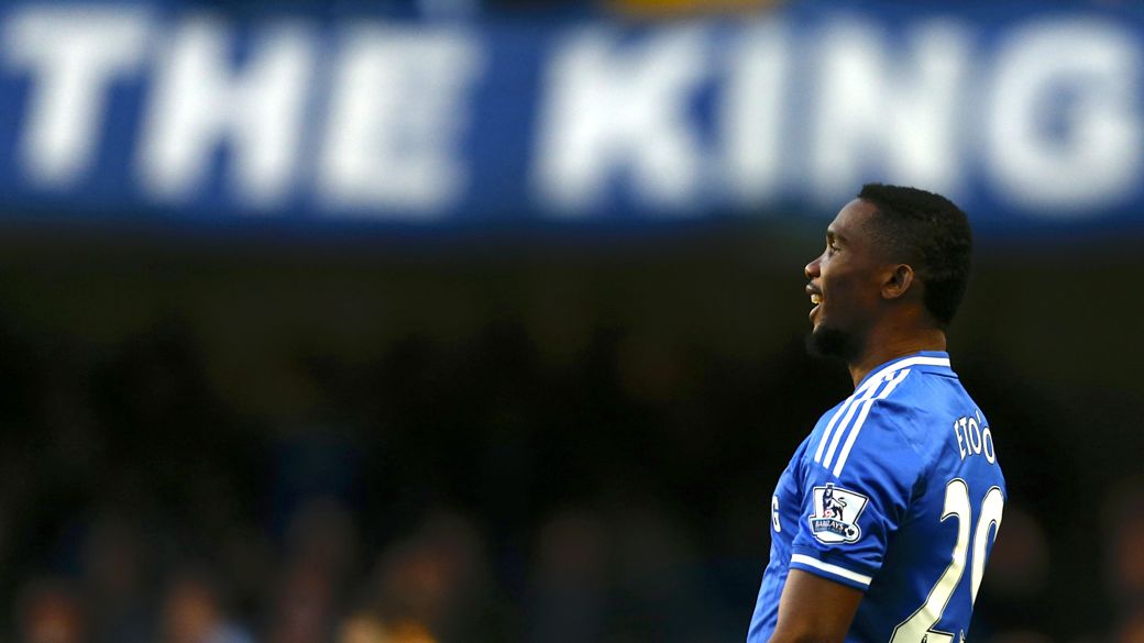 Eto'o em ação pelo Chelsea contra o Manchester United