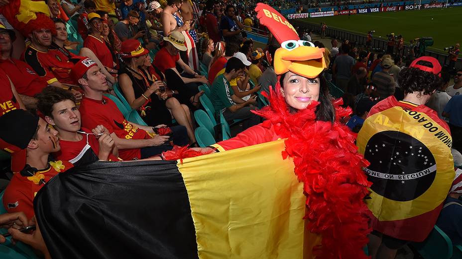 Torcedora da Bélgica durante o jogo contra os Estados Unidos na Arena Fonte Nova, em Salvador