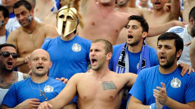Torcedores da Grécia na abertura da Eurocopa 2012, na Polônia