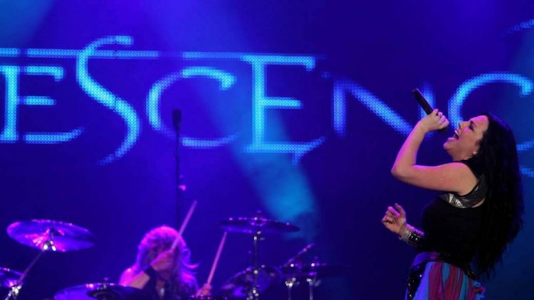 evanescence-palco-mundo-rock-in-rio-20111002-04-original.jpeg Evanescence durante o show no palco Mundo, no último dia do Rock in Rio, em 02/10/2011