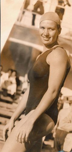 A brasileira Maria Lenk, a primeira sul-americana a disputar uma olimpíada. Em 1932, ela usou um maiô emprestado para disputar três provas dos Jogos de Los Angeles.