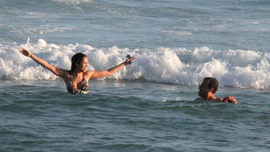 Ex-BBBs Maria Melilo e Daniel, na praia da Barra da Tijuca