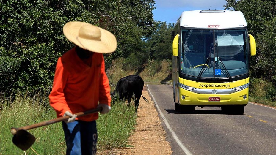 Expedição percorre a BR-135 no Piauí, próximo à divisa com a Bahia