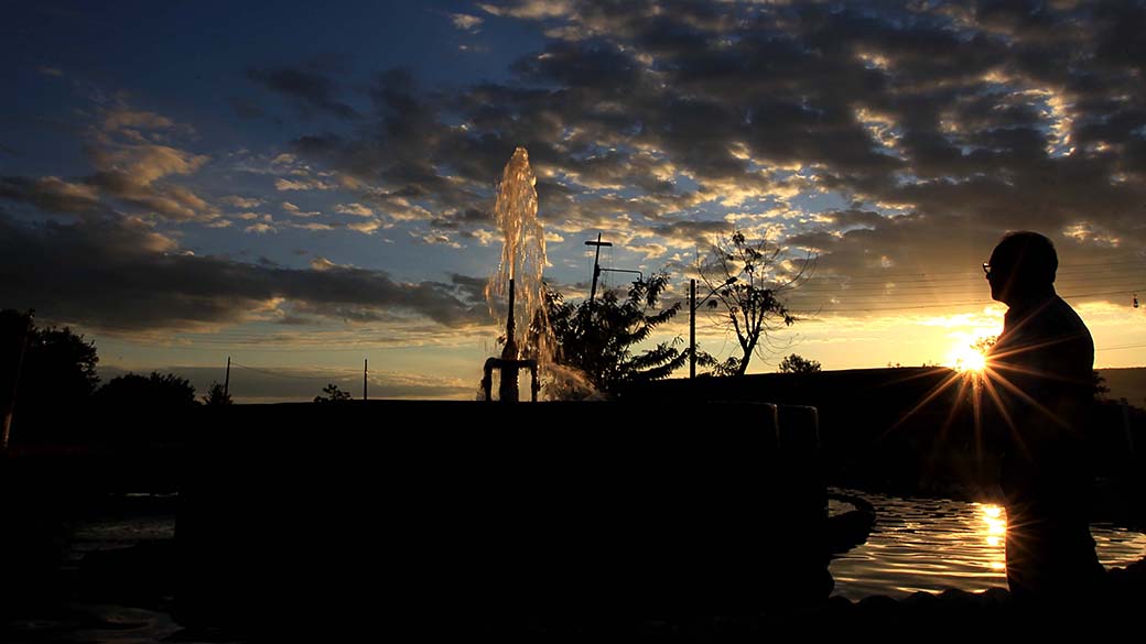 Poço de água jorrante em Cristino Castro (PI): oásis em Estado que sofre com a seca