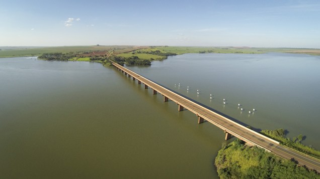 Foto aérea feita com drone, do rio Paranapanema em São Paulo. A expedição está seguindo rumo a Três Lagoas/MS