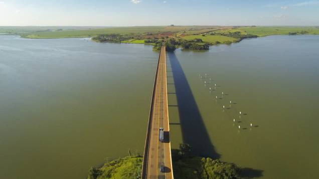 Foto aérea feita com drone, do rio Paranapanema em São Paulo. A expedição está seguindo rumo a Três Lagoas/MS