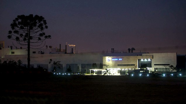 Expedição Veja passa pela fábrica da Volkswagen em São José dos Pinhais - SP