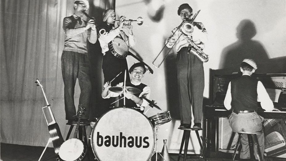 Membros da banda Bauhaus (T. Lux Feininger: clarinete, Waldemar Alder: trompete, Ernst Egeler: bateria, Clemens Röseler: trombone, Friedhelm Strenger: piano)