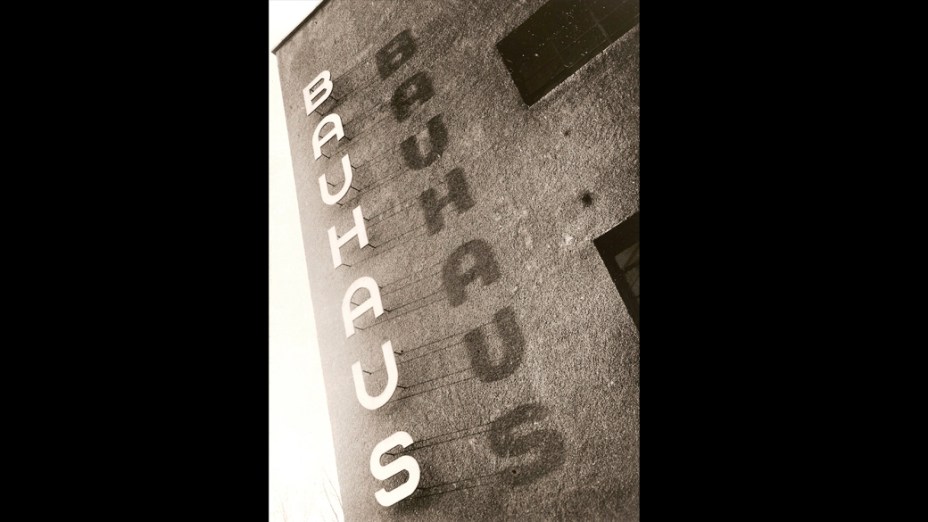 Logotipo em edifício da ‘BAUHAUS’, em Dessau