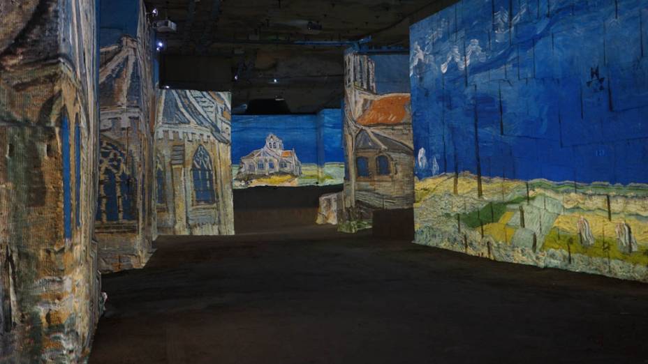 Projeção da exposição Carrières de Lumières de obras de Van Gogh feitas durante o período que o artista passou em Saint Rémy