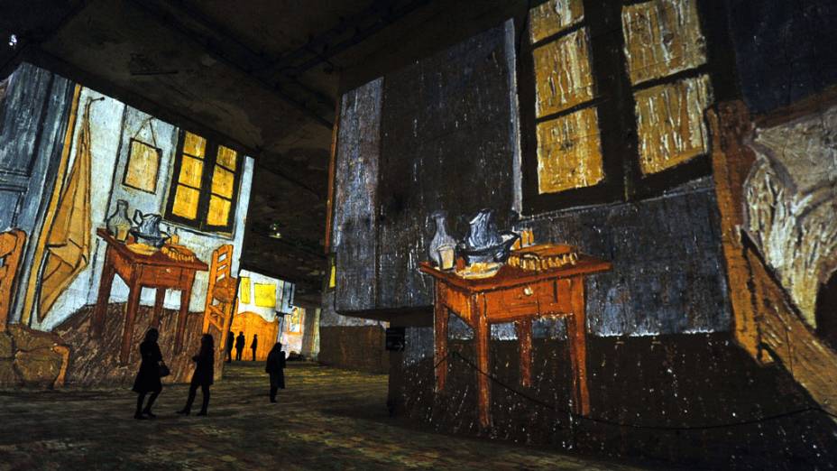 Projeção da exposição Carrières de Lumières de uma das obras feitas durante os dois meses que os dois pintores passaram juntos, buscando aprimorar principalmente o uso de cores, em uma casa alugada por Van Gogh na cidade francesa de Arles