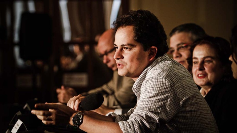 Carlos Saldanha, diretor de Rio, em exposição sobre o filme no Museu Nacional de Belas Artes
