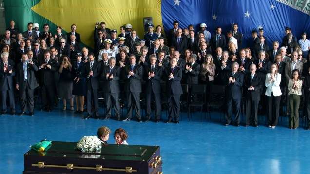 Dilma Rousseff durante cerimônia de chegada a Brasília dos restos mortais do Presidente João Goulart