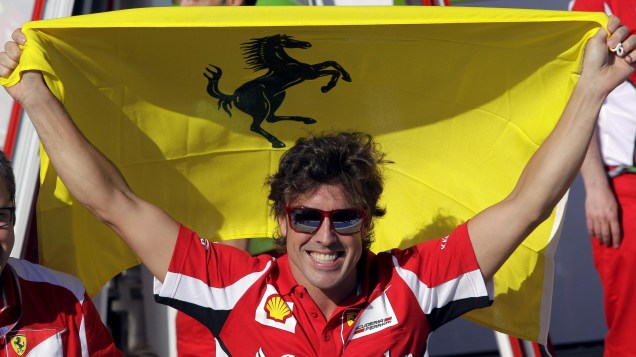 Fernando Alonso comemora vitória em Valência