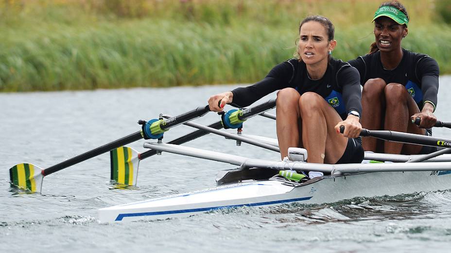 As brasileiras Luana de Assis e Fabiana Beltrame durante prova, da categoria skiff duplo do remo, disputada no Lago Dorney, em Londres, em 31/07/2012